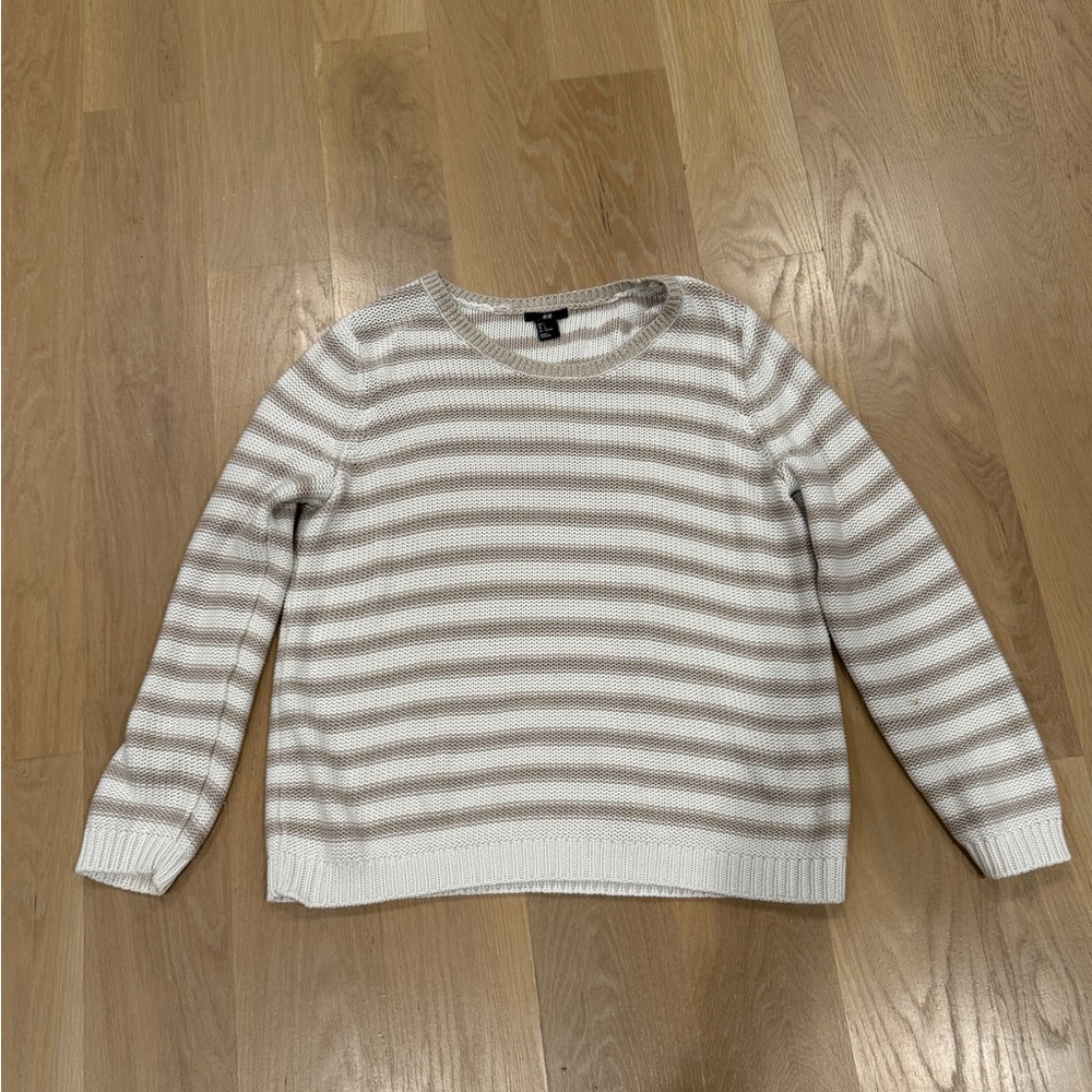 H&M Women's Beige and White Striped Sweater